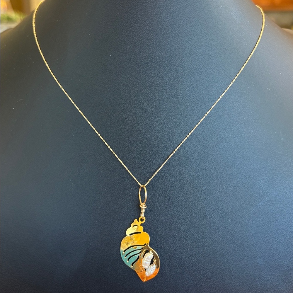 Wild Bryde Seashell necklace pendant Hammered Gold Plated Fresh Water Pearls - Picture 2 of 10